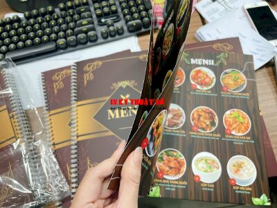 Làm menu nhựa mỏng in laser đóng gáy lò xo, menu quán ăn gia đình, nhà hàng tiệc - INKTS2853