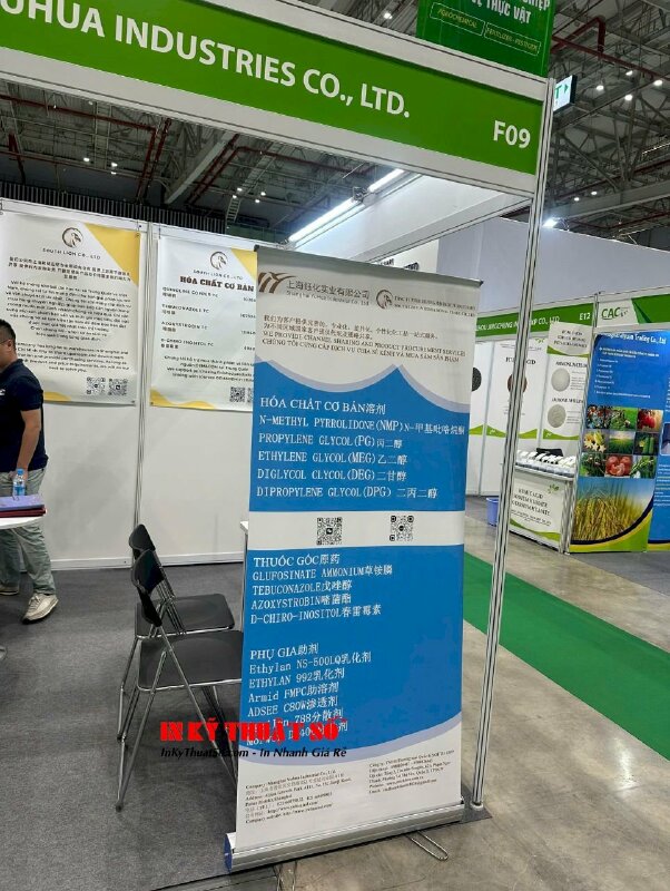 Combo Poster &amp; Standee giới thiệu sản phẩm hóa chất tại gian hàng hội chợ triển lãm ngành, in đa ngôn ngữ Việt Anh Trung - INKTS2895