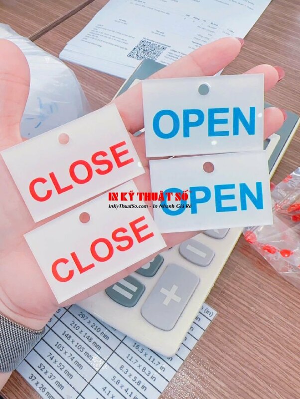 In thẻ Mica Close Open làm tag gắn trên thiết bị van, đục lỗ tròn để cột dây hoặc gắn móc khóa - INKTS2845