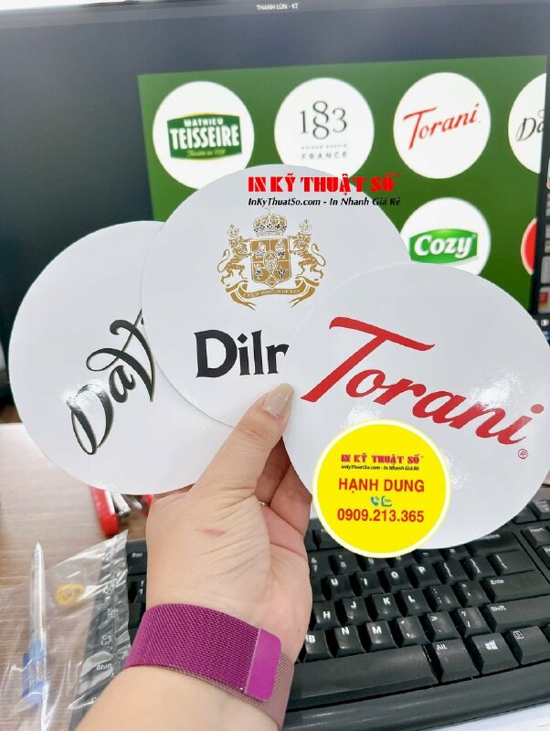 In menu cho quán cafe, menu bằng nhựa PVC dày in 2 mặt, cán mờ chống nước, lò xo sắt dễ lật mở - INKTS1751