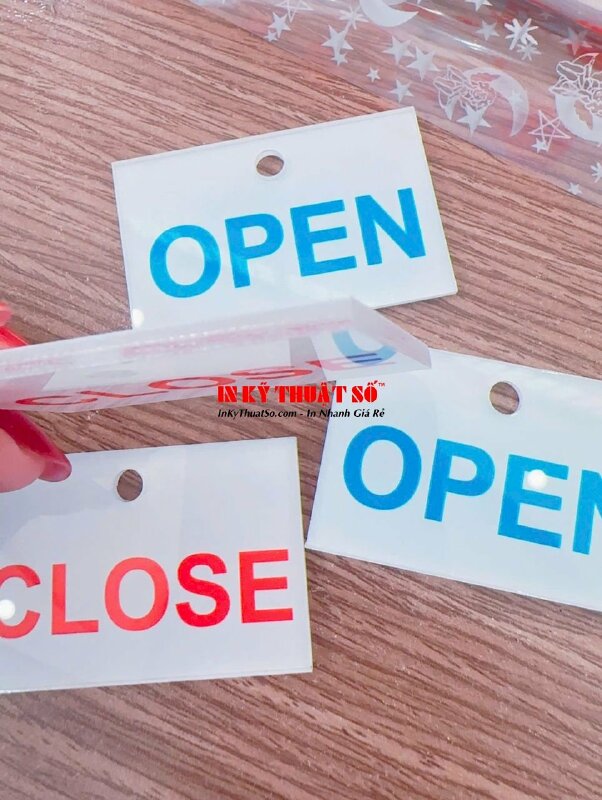 In thẻ Mica Close Open làm tag gắn trên thiết bị van, đục lỗ tròn để cột dây hoặc gắn móc khóa - INKTS2845