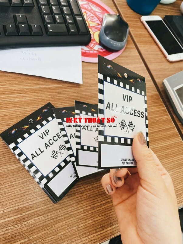 In tag giấy treo theo yêu cầu cho Chùa, bấm lỗ tròn 5li, cấn theo file - INKTS1863