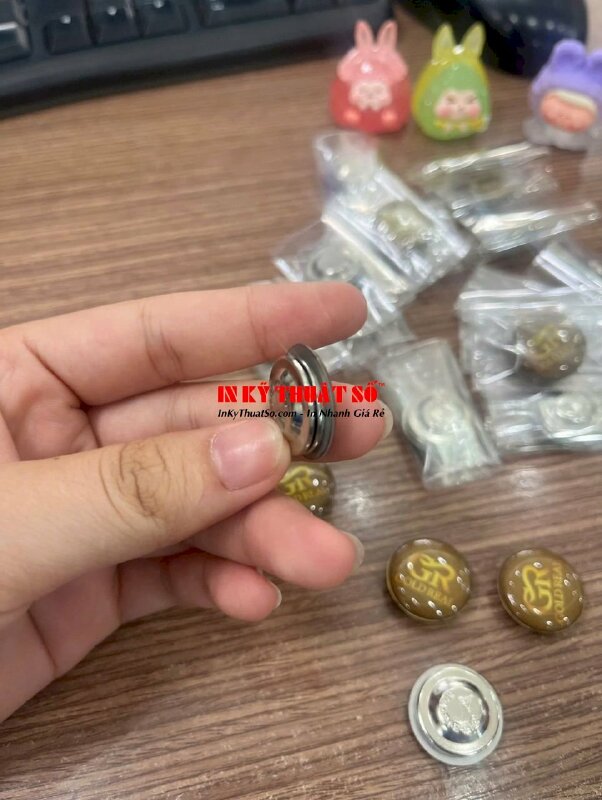In huy hiệu cái áo logo công ty bất động sản, huy hiệu tròn đường kính 2cm - INKTS2916