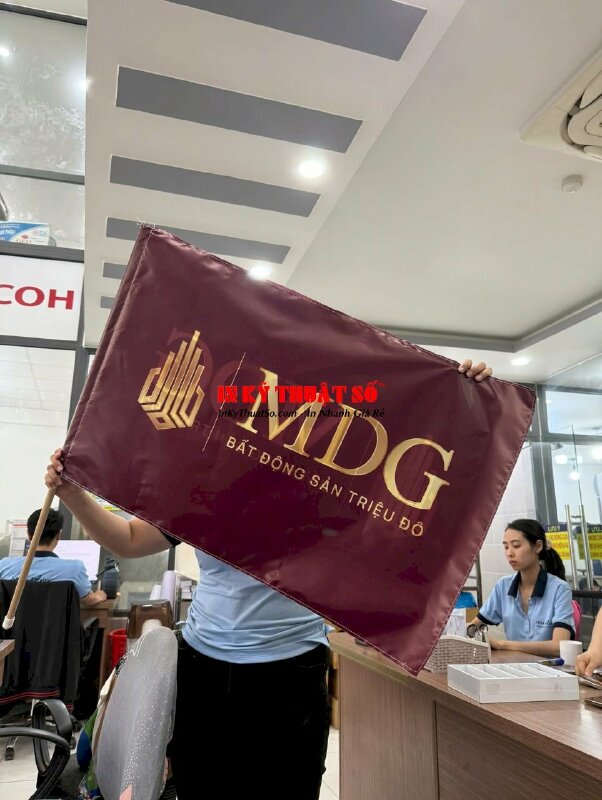 Lá cờ in logo công ty bất động sản, in cờ vải Silk mực dầu bóng - INKTS2917