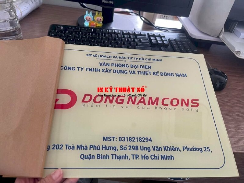 Biển văn phòng đại diện công ty Mica trong 3li in UV ngược, lót trắng theo file in - INKTS2896