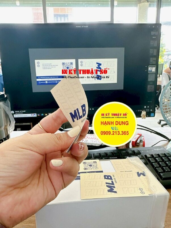 In tranh Phật treo tường Phật Ai Di Đà đứng tay cầm hoa sen Nam Mô A Di Đà Phật, in tranh vải Canvas cao cấp - INKTS1843