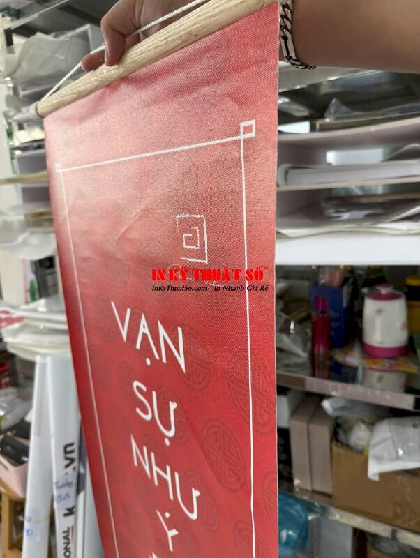 In cặp câu đối chúc Tết vải Canvas dầu bóng, nẹp gỗ 2 đầu Nhà nhà hòa thuận mãi An khang Vạn sự Như ý đại Cát tường - INKTS2918