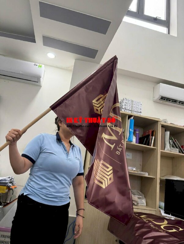 Lá cờ in logo công ty bất động sản, in cờ vải Silk mực dầu bóng - INKTS2917
