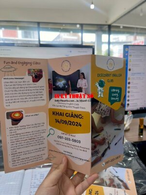 In tờ gấp 3 giấy C300gsm, brochure gấp 3 giới thiệu CLB tiếng Anh thuyết trình - INKTS2016