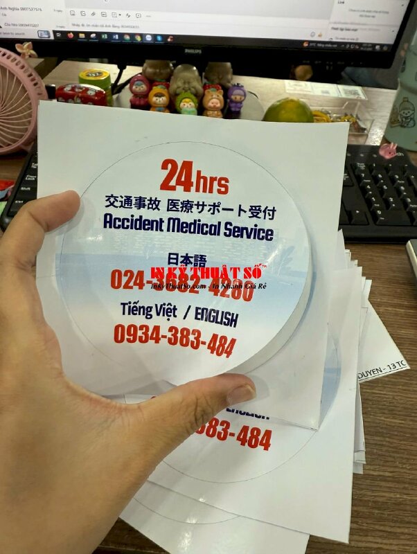 Decal in 2 mặt dán kính thông tin liên hệ dịch vụ y tế khẩn cấp cho công ty bảo hiểm - INKTS3016