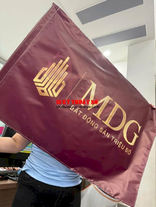 Lá cờ in logo công ty bất động sản, in cờ vải Silk mực dầu bóng - INKTS2917
