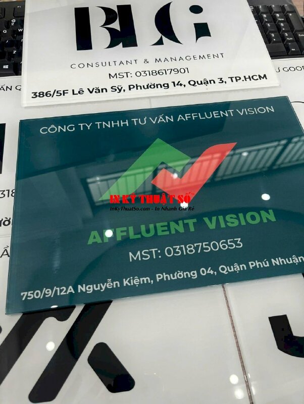 In biển hiệu thông tin công ty, in UV ngược lót trắng full nền lên tấm Mica trong 5li - INKTS2913