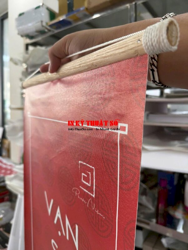In cặp câu đối chúc Tết vải Canvas dầu bóng, nẹp gỗ 2 đầu Nhà nhà hòa thuận mãi An khang Vạn sự Như ý đại Cát tường - INKTS2918
