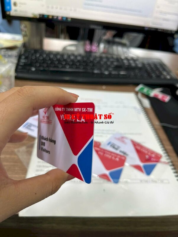 In Decal sticker logo tem nhãn trong suốt, in mực dầu, cán màng bóng, bế Demi từng sticker - INKTS1896