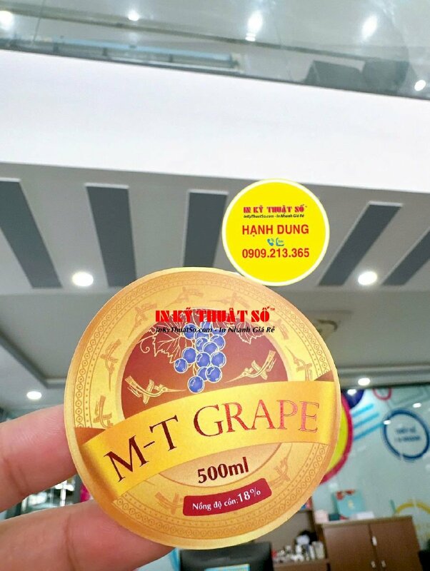 In sticker Tết Trung thu, sticker cậu bé cầm cờ Hello Việt Nam, tem Decal sữa có bế theo viền - INKTS1994