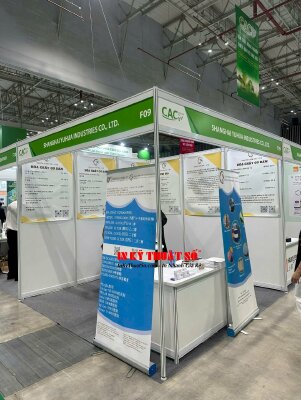Combo Poster &amp; Standee giới thiệu sản phẩm hóa chất tại gian hàng hội chợ triển lãm ngành, in đa ngôn ngữ Việt Anh Trung - INKTS2895