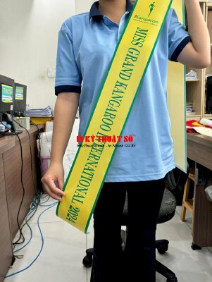 In sash băng đeo chéo Miss Grand thương hiệu nhãn hàng điện máy, in vải silk lẻ - INKTS2840