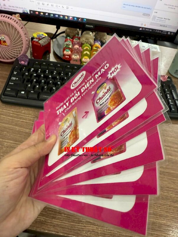 In bảng thông tin Thay đổi bao bì sản phẩm treo tại quầy kệ sản phẩm, in giấy C300gsm ép plastic - INKTS3012