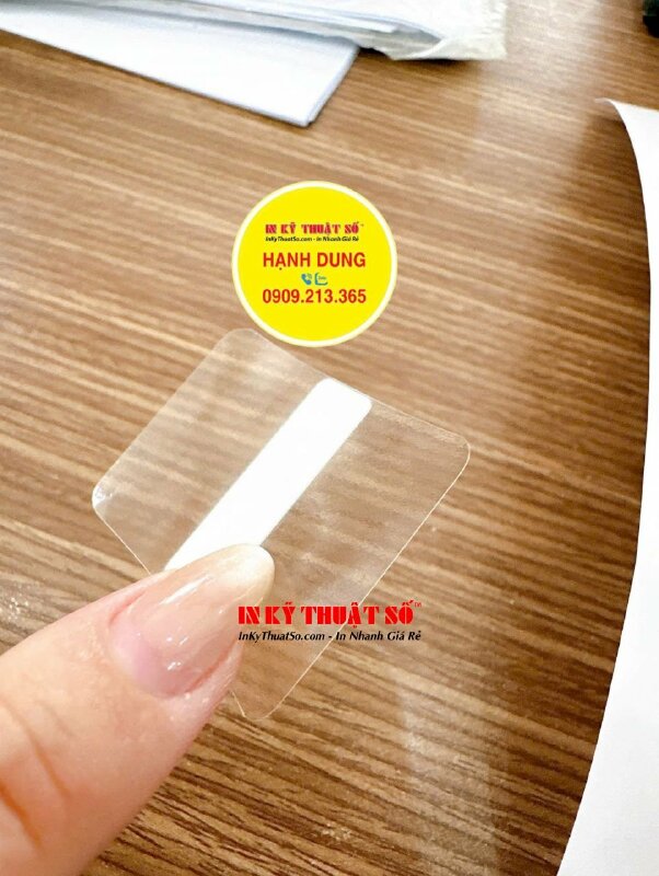 In tem dán chai nước hoa thú cưng, in tem Decal trong in UV lót trắng vị trí in, bế theo viền - INKTS2953