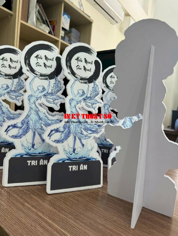 Làm áo khoác đồng phục công ty in tên doanh nghiệp, tên sản phẩm từ Decal PU in chuyển nhiệt - INKTS1967