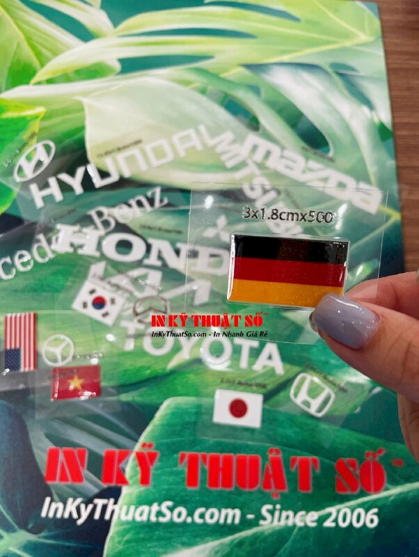In mác treo, tag quần áo in logo thương hiệu mã QR code, bấm lỗ tròn 5li để xỏ dây dù treo tag - INKTS1720