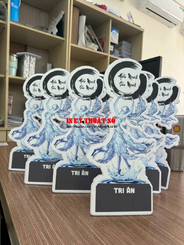 Làm áo khoác đồng phục công ty in tên doanh nghiệp, tên sản phẩm từ Decal PU in chuyển nhiệt - INKTS1967