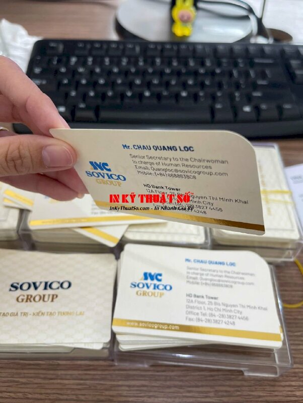 In name card ép kim giấy nhũ vàng in Offset 2 mặt chức danh Senior Secretary - INKTS3006