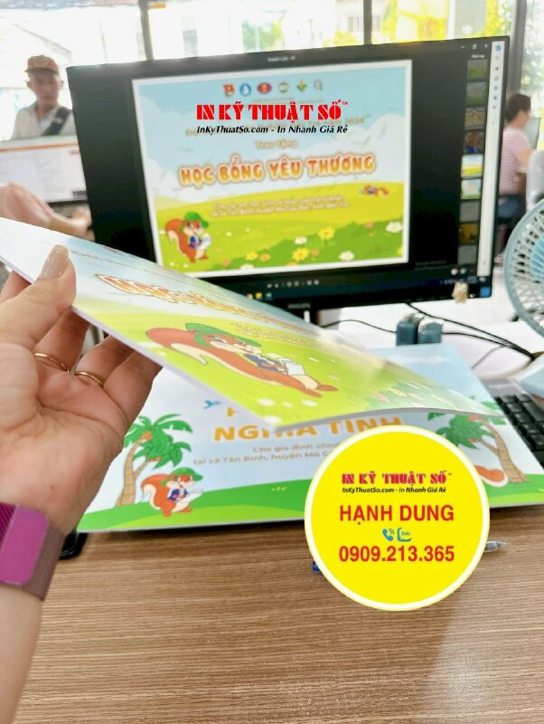 In folder bìa hồ sơ công ty du lịch lữ hành, in số lượng ít cấn tay gấp có khe để card visit - INKTS1672