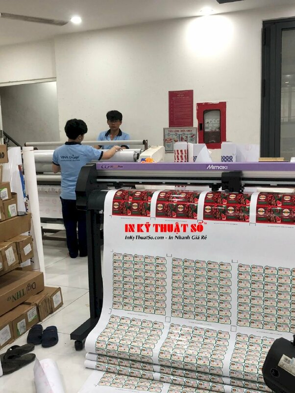 Làm bảng tên công ty đẹp từ Mica trong 5li in UV ngược, đục lỗ 4 góc bắt ốc kiểu - INKTS1555