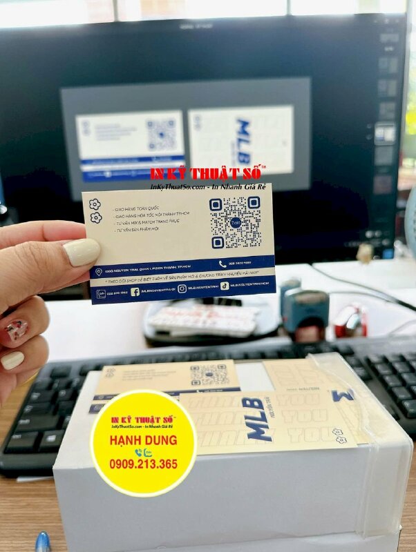 In tranh Phật treo tường Phật Ai Di Đà đứng tay cầm hoa sen Nam Mô A Di Đà Phật, in tranh vải Canvas cao cấp - INKTS1843