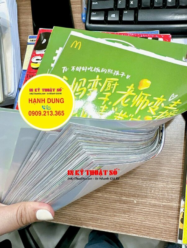 Làm bảng tên nhựa đổ keo gắn nam châm chức danh Manager, Diamon cho nhân viên Barber Shop tiệm tóc nam - INKTS1915