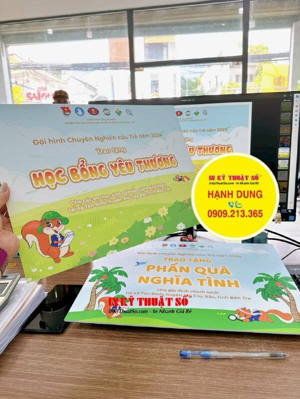 In folder bìa hồ sơ công ty du lịch lữ hành, in số lượng ít cấn tay gấp có khe để card visit - INKTS1672