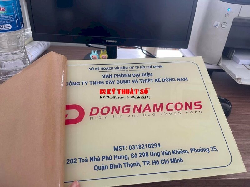 Biển văn phòng đại diện công ty Mica trong 3li in UV ngược, lót trắng theo file in - INKTS2896