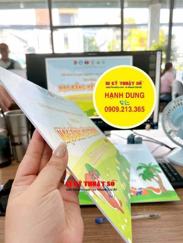 In folder bìa hồ sơ công ty du lịch lữ hành, in số lượng ít cấn tay gấp có khe để card visit - INKTS1672