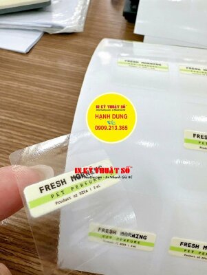 In tem dán chai nước hoa thú cưng, in tem Decal trong in UV lót trắng vị trí in, bế theo viền - INKTS2953