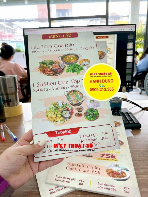 In ảnh chụp chân dung Thiếu nữ áo dài trắng bên hồ sen, in ảnh Canvas khổ lớn, đóng khung viền trắng - INKTS1951