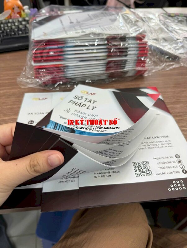 In quyển Sổ tay pháp lý cho công ty luật, in sổ tay khổ A5 giấy C200 gsm, cán màng mờ - INKTS2915