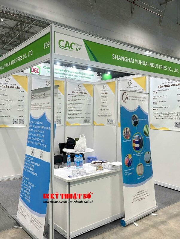 Combo Poster &amp; Standee giới thiệu sản phẩm hóa chất tại gian hàng hội chợ triển lãm ngành, in đa ngôn ngữ Việt Anh Trung - INKTS2895