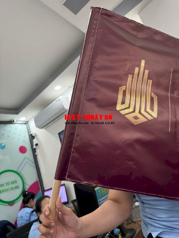 Lá cờ in logo công ty bất động sản, in cờ vải Silk mực dầu bóng - INKTS2917
