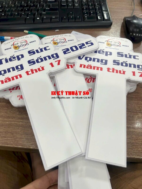 In Hashtag cầm tay thiện nguyện, in PP keo mực dầu cán mờ, bồi Format 5li in 1 mặt cắt CNC theo viền - INKTS2912