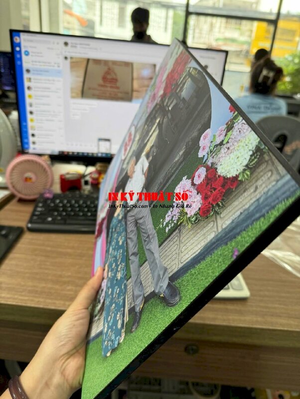 In ảnh kỷ niệm cho bố mẹ, ảnh gia đình Laminate in ép mờ, gắn khuy treo - INKTS3018